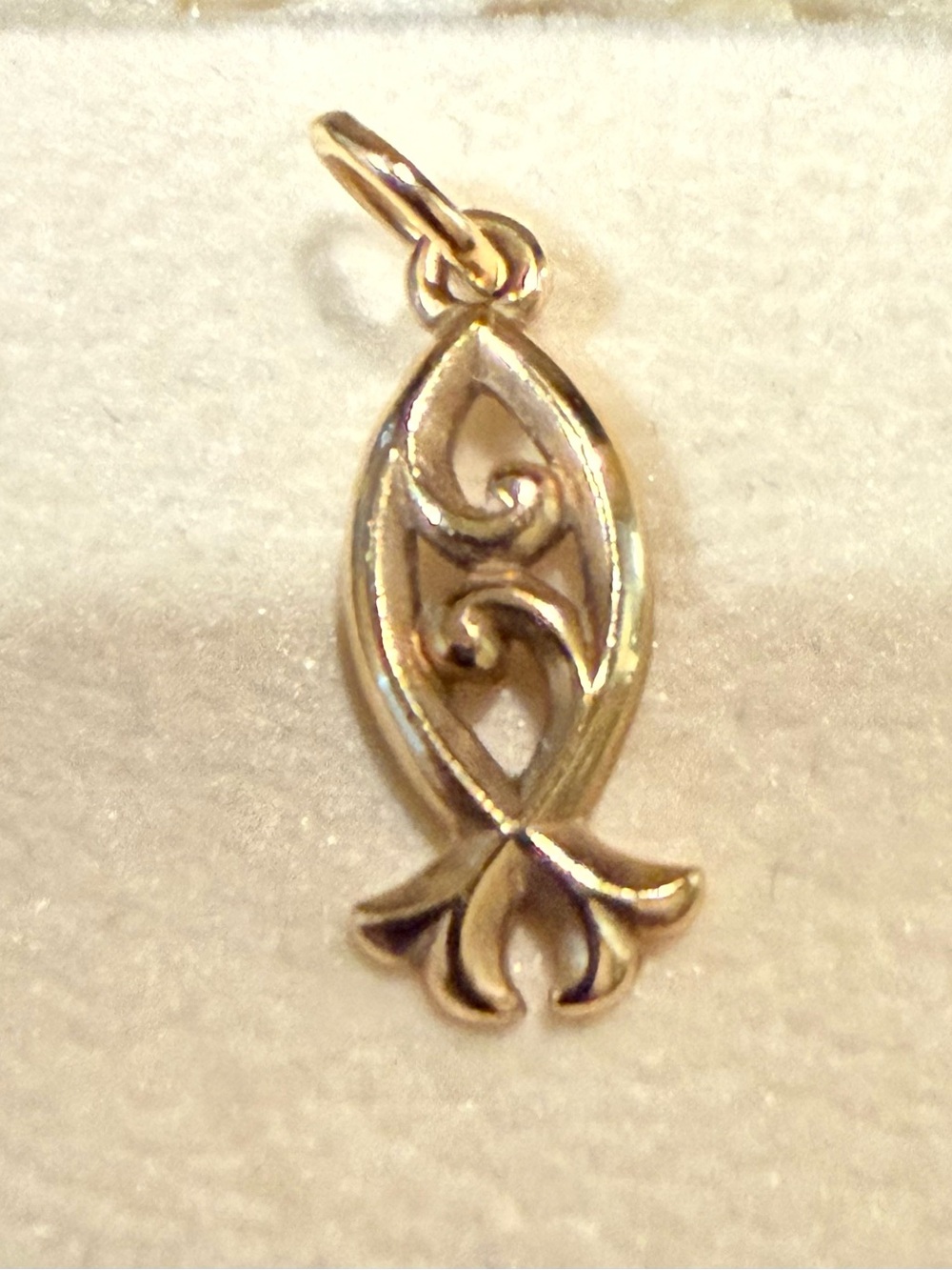 James Avery Delicate 14 K Gold Fish Pendant Necklace Charm - Women's Jewelry - Picture 2 of 2